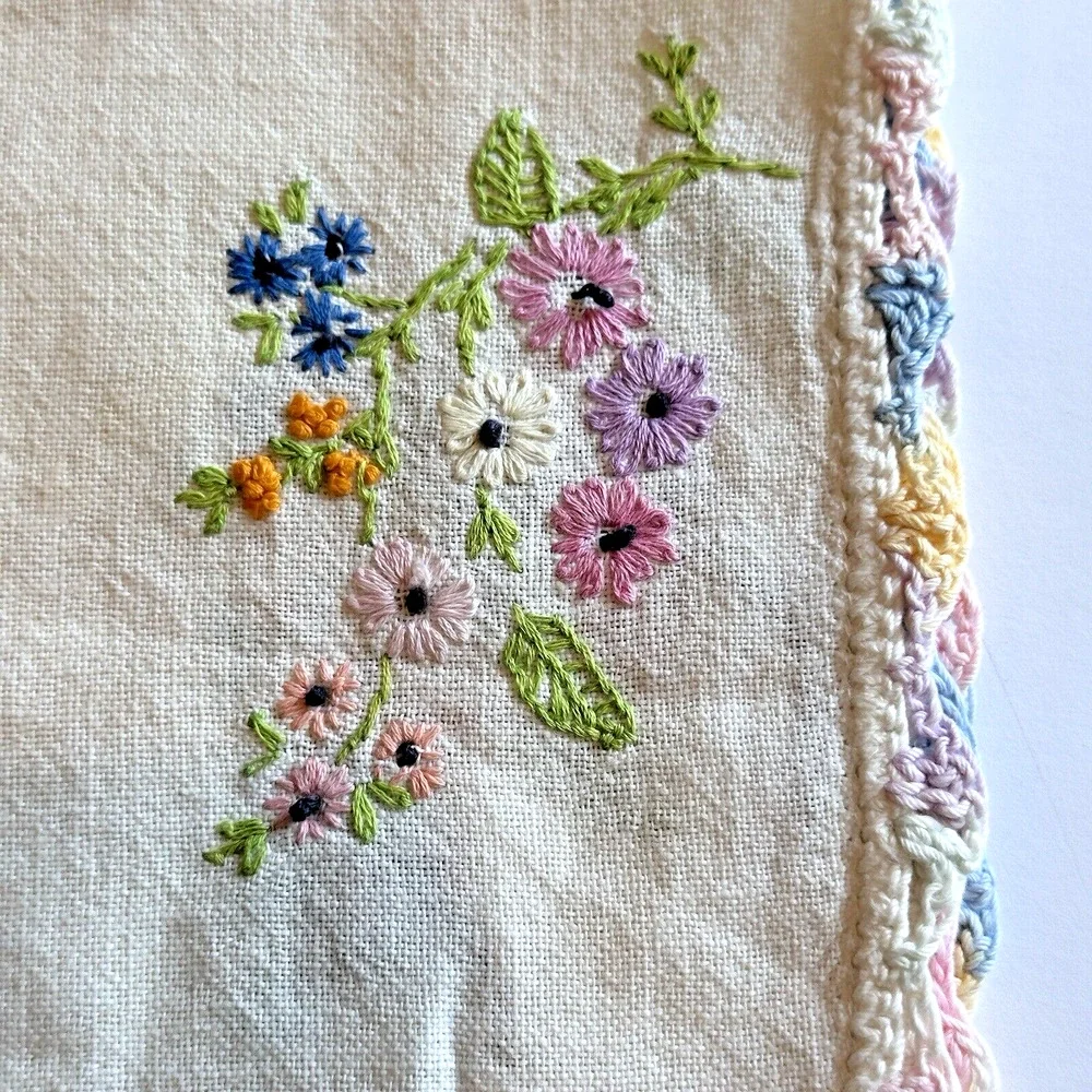 Vintage Flower Embroidered Dresser Vanity Table Scarf Linen Crochet Trim READ - Picture 5 of 9